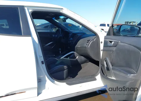 2016 Hyundai Veloster Turbo z USA, uszkodzony, nr VIN KMHTC6AE6GU267921